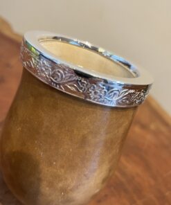 Alternative view of Cuia de Porongo com Bocal de Prata C01